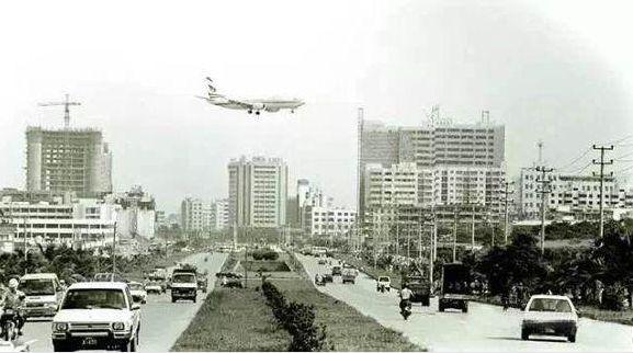 �z��1999��3�º������m�C(j��)��(ch��ng)����֮ǰ�����ڙC(j��)��(ch��ng)߀���Ѕ^(q��)��(n��i)��λ�ڬF(xi��n)�ڵć�(gu��)�d���