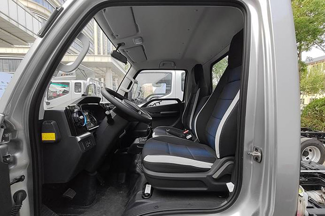 ��(n��i)����A�и���(qi��ng) ���Ի����ø��ӳ�ɫ ��(sh��)���Ը���(qi��ng)