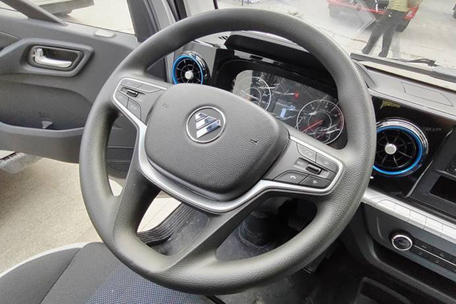 ��(n��i)����A�и���(qi��ng) ���Ի����ø��ӳ�ɫ ��(sh��)���Ը���(qi��ng)