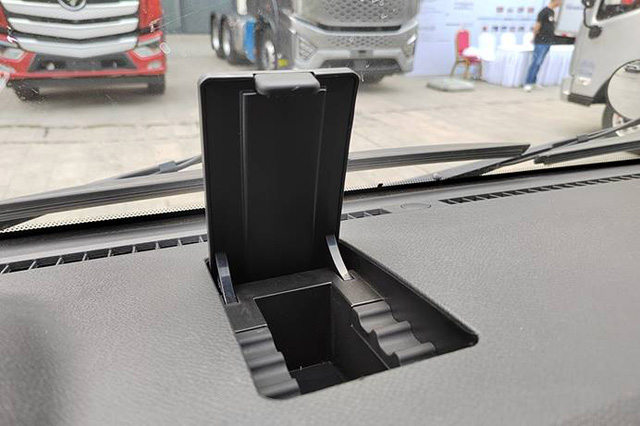 ��(n��i)����A�и���(qi��ng) ���Ի����ø��ӳ�ɫ ��(sh��)���Ը���(qi��ng)