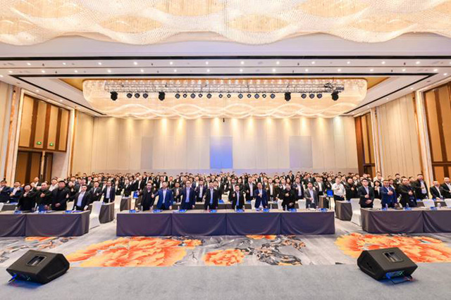 iCAR�ٶ���ˢ����23��׌�����300��iCAR Space